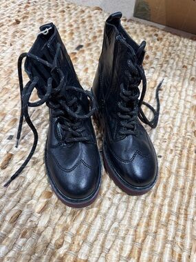 Zara Black Lace-Up wing tip Boots